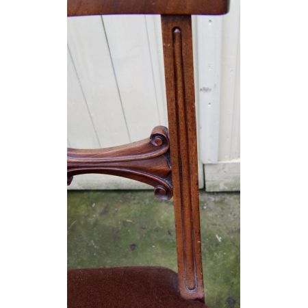 Britisches Antikes Set aus vier Esszimmerstühlen aus dem 1850 in massivem Mahagoni