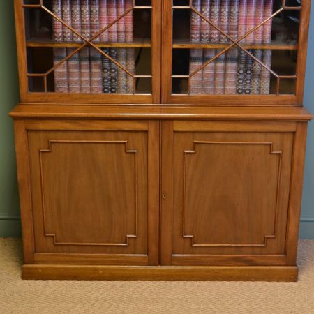 Edwardischer englischer Bücherschrank Nussbaum antik 1890