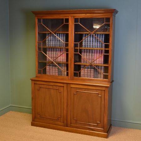 Edwardischer englischer Bücherschrank Nussbaum antik 1890