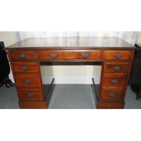 Antiker viktorianischer Nussbaum Schreibtisch englisch 1850
