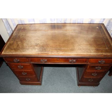 Antiker viktorianischer Nussbaum Schreibtisch englisch 1850