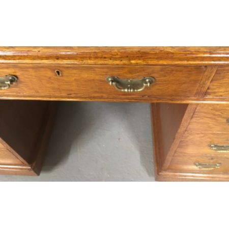 Antiker viktorianischer Pedestal Schreibtisch Eiche englisch 1850