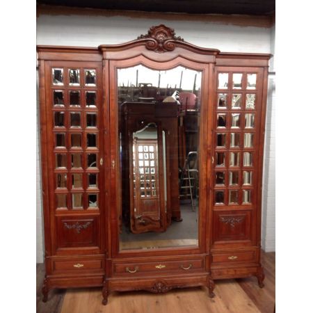 Großer original antiker Nussbaum Kleiderschrank französisch 1890