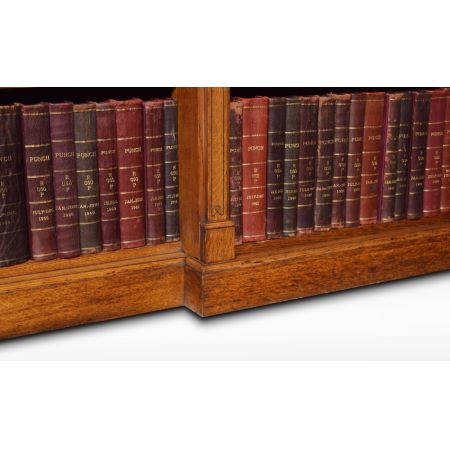 Gotischer original antiker Breakfront Bücherschrank englisch 1840