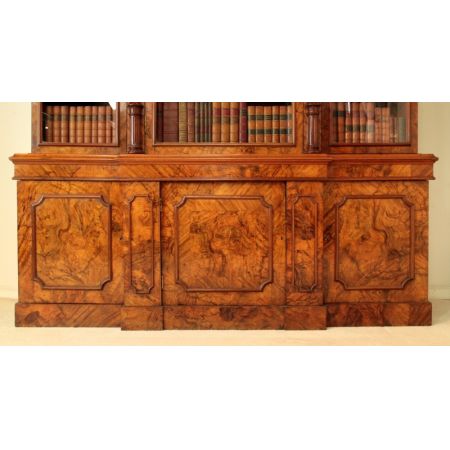 Einzigartiger Englischer Antiker William IV Breakfront Nussbaum Bücherschrank 1830