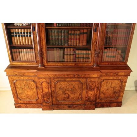 Einzigartiger Englischer Antiker William IV Breakfront Nussbaum Bücherschrank 1830