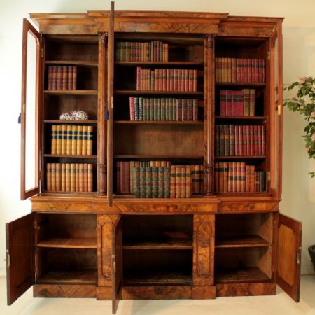 Einzigartiger Englischer Antiker William IV Breakfront Nussbaum Bücherschrank 1830