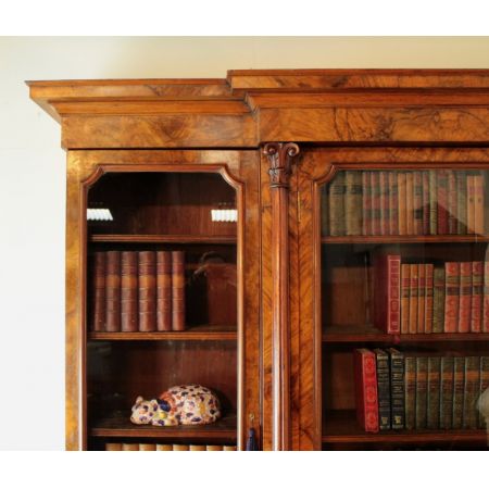 Einzigartiger Englischer Antiker William IV Breakfront Nussbaum Bücherschrank 1830