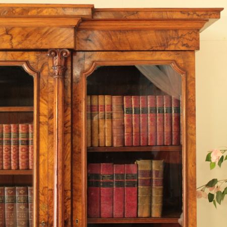 Einzigartiger Englischer Antiker William IV Breakfront Nussbaum Bücherschrank 1830