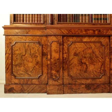 Einzigartiger Englischer Antiker William IV Breakfront Nussbaum Bücherschrank 1830