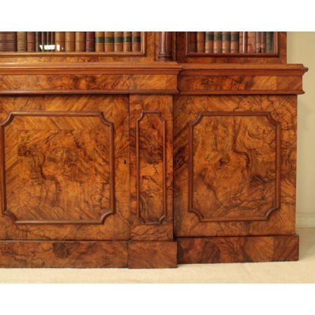 Einzigartiger Englischer Antiker William IV Breakfront Nussbaum Bücherschrank 1830