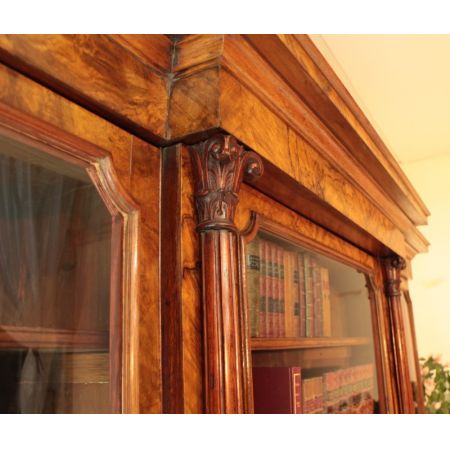 Einzigartiger Englischer Antiker William IV Breakfront Nussbaum Bücherschrank 1830