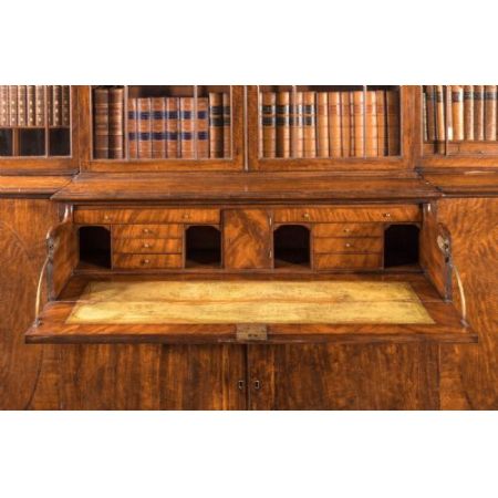 Englischer George III Antiker Mahagoni Breakfront Bücherschrank 1795