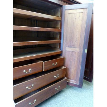 Antiker viktorianischer Englischer Kleiderschrank Mahagoni original 1840