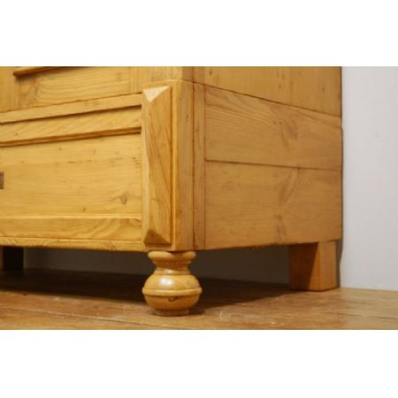 Antiker kleiner englischer Kiefernholz Kleiderschrank original 1870