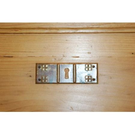 Antiker kleiner englischer Kiefernholz Kleiderschrank original 1870