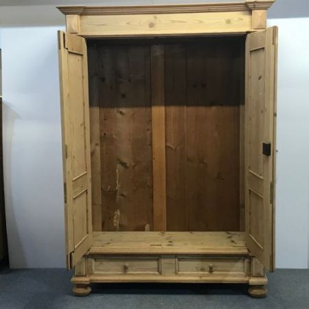 Britischer Antiker Kleiderschrank Kiefer Weichholz 1890