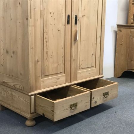 Kleiner antiker englischer Kleiderschrank Kiefer original 1920