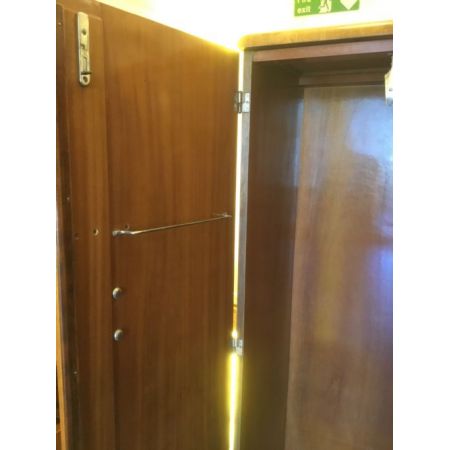 Original antiker englischer Art Deco Kleiderschrank Nussbaum 1930