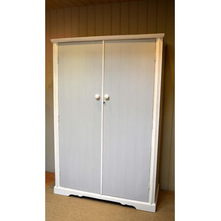 Original antiker englischer Echtholz Kleiderschrank weiß lackiert 1920