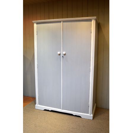 Original antiker englischer Echtholz Kleiderschrank weiß lackiert 1920