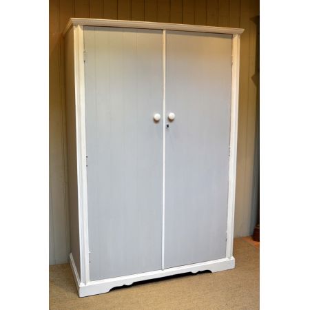 Original antiker englischer Echtholz Kleiderschrank weiß lackiert 1920