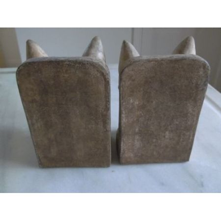 Original antike englische Gips Bücherstützen mit Terrier 1920