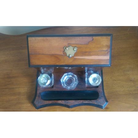 Viktorianischer original antiker Glas Tintenfass Ständer Messing 1880