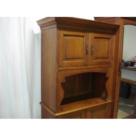 Original Antiker Englischer Arts and Craft Eichen Kleiderschrank ca. 1900