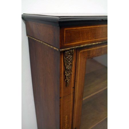 Feines antike viktorianische kleine Vitrine Nussbaum England 1880