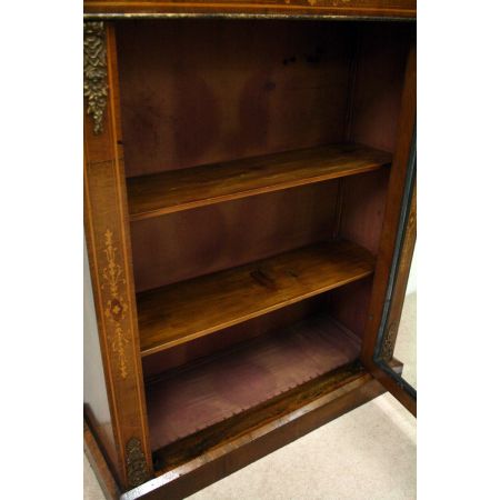 Feines antike viktorianische kleine Vitrine Nussbaum England 1880