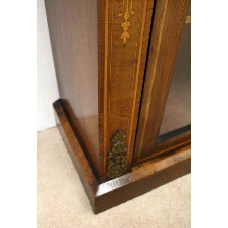 Feines antike viktorianische kleine Vitrine Nussbaum England 1880