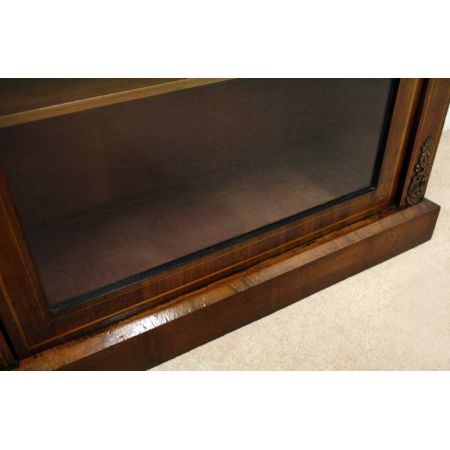 Feines antike viktorianische kleine Vitrine Nussbaum England 1880