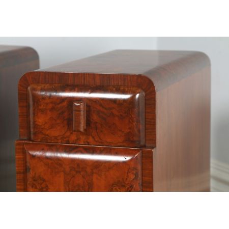 Schönes Paar original antike Art Deco Nachtschränke Nussbaum Englisch 1930
