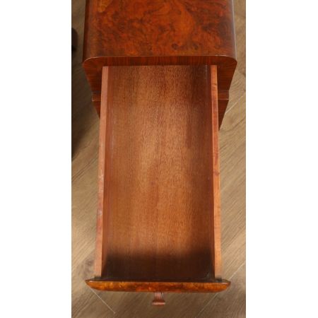 Schönes Paar original antike Art Deco Nachtschränke Nussbaum Englisch 1930