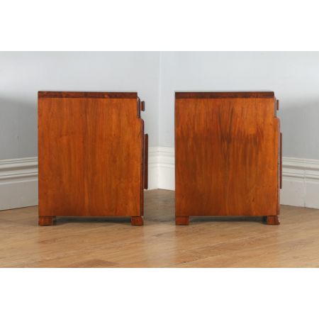 Schönes Paar original antike Art Deco Nachtschränke Nussbaum Englisch 1930