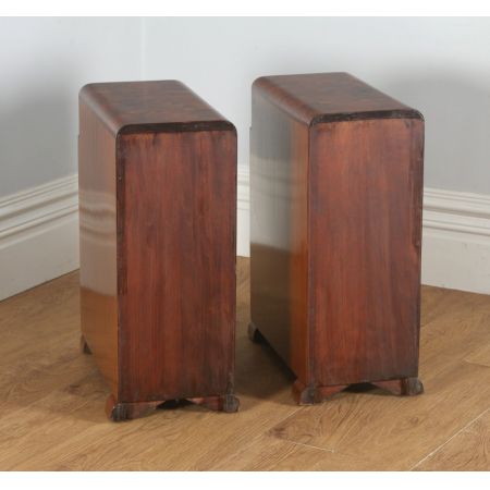 Schönes Paar original antike Art Deco Nachtschränke Nussbaum Englisch 1930