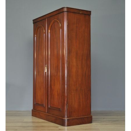 Sehr guter antiker viktorianischer Mahagoni Kleiderschrank englisch 1860