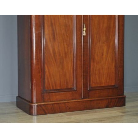 Sehr guter antiker viktorianischer Mahagoni Kleiderschrank englisch 1860