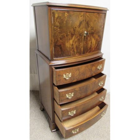 Hohe original antike Nussbaum Kommode England 1920