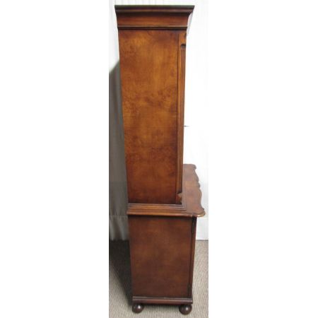 Schlanker original antiker Nussbaum Bücherschrank England 1920