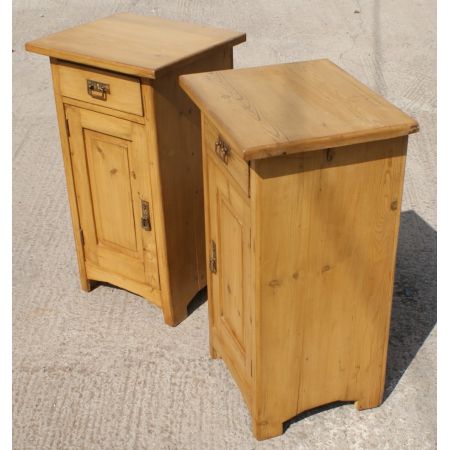 Feines Paar antike Kiefern Nachttische niederländisch 1900