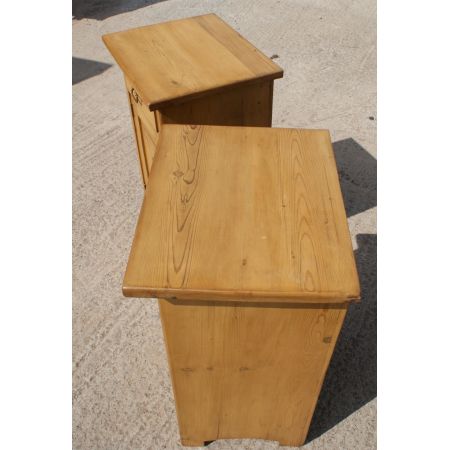 Feines Paar antike Kiefern Nachttische niederländisch 1900