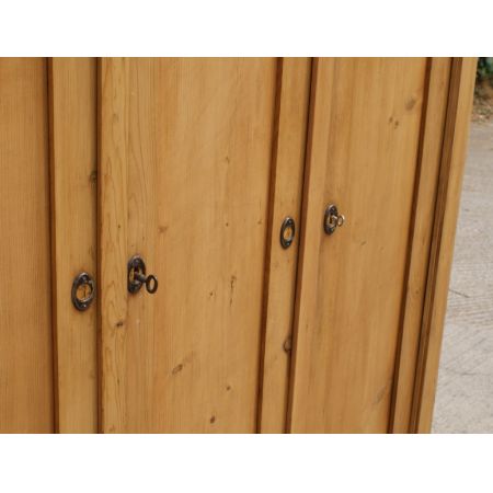 Deutscher antiker Kiefernholz Kleiderschrank original 1900