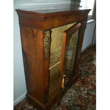 Stilvolle Englische Viktorianisch Antike Nussbaum Vitrine ca. 1860