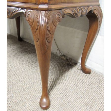 Ausgezeichnetes antikes englisches Nussbaum Sideboard ca 1920