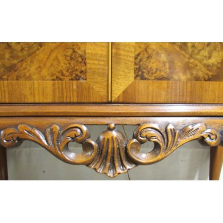 Ausgezeichnetes antikes englisches Nussbaum Sideboard ca 1920