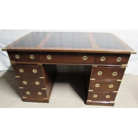 Toller antiker Nussbaum Militär Pedestal Schreibtisch englisch 1920