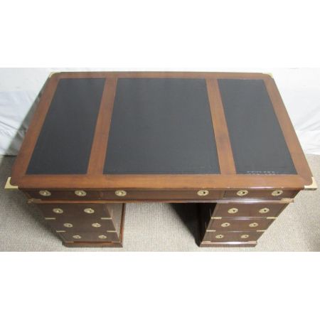 Toller antiker Nussbaum Militär Pedestal Schreibtisch englisch 1920