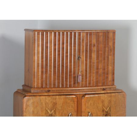 Stilvoller antiker Art Deco Nussbaum Cocktailschrank englisch ca 1930